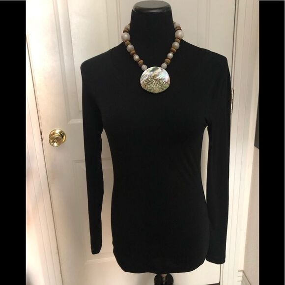 Solid black shirt by 32• Heat in size small - Picture 1 of 2